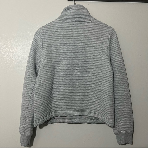 Athleta Half Zip Soft Fleece Pull Over Lightweight Grey Sweater Sz Small - Picture 6 of 6